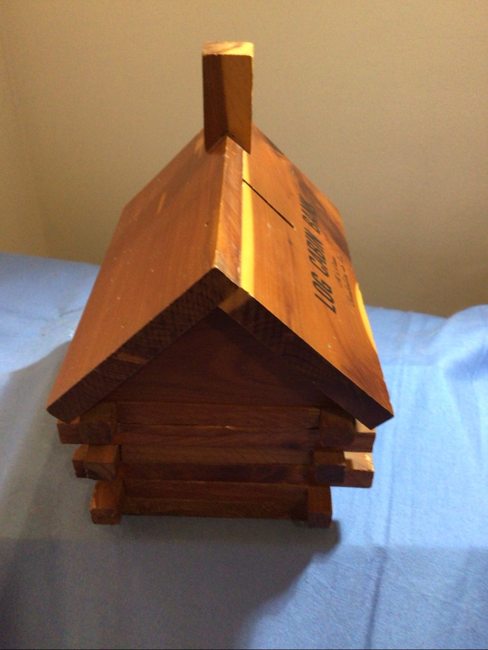 Vintage Log Cabin Bank Chamberlain, South Dakota. Red Cedar Souvenir - Picture 4 of 5